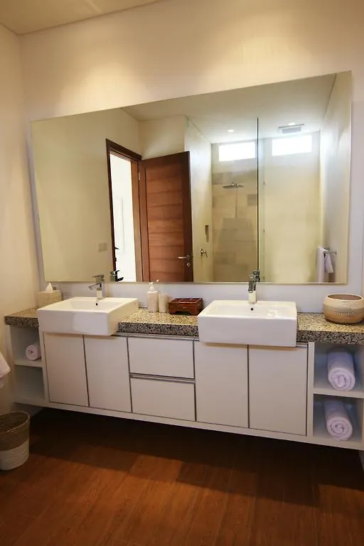 סמיניאק Villa Aditi, Sitara Villa Group
